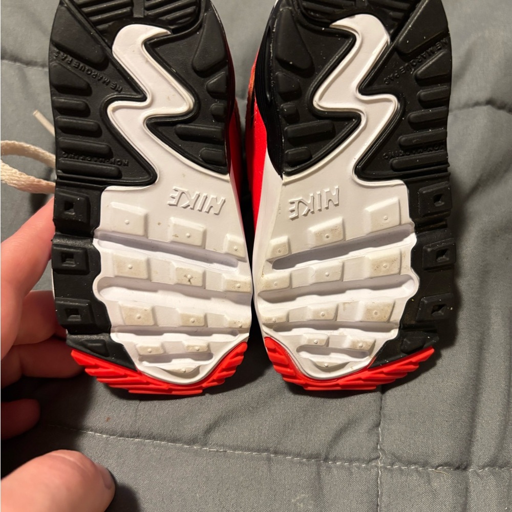 NIKE Infant Black and Red AirMax Sneakers Size 4C - Picture 3 of 6